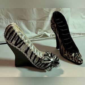 Elegant Black and Silver Women's Shoes Ring holders